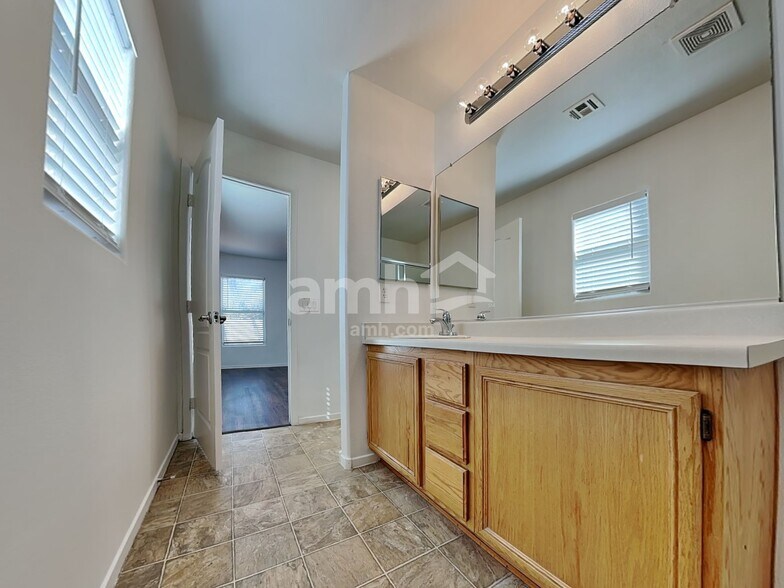 Building Photo - 3408 E Palatine Hills Ave