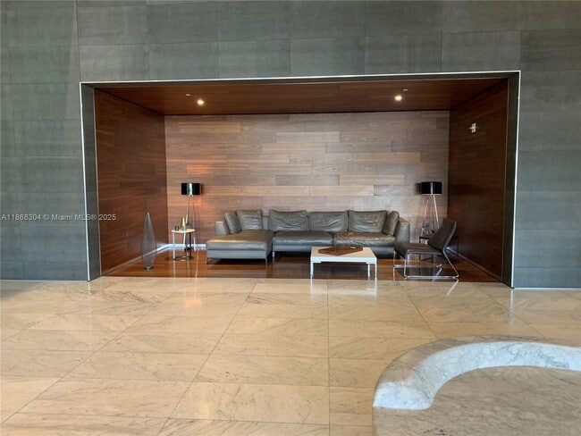 Building Photo - 68 SE 6th St