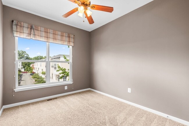 Building Photo - 3 Bedroom 3.5 Bathroom - Wheaton Townhouse...