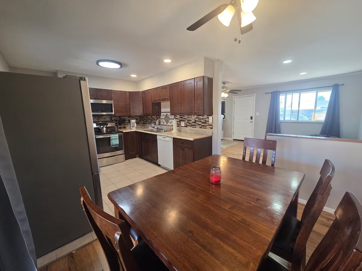 Building Photo - 1031 Erie St