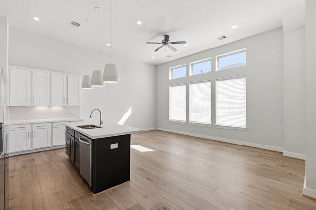 Building Photo - 2948 Alice St