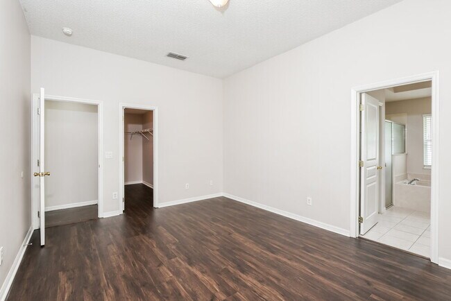 Building Photo - 1034 Cherry Valley Way