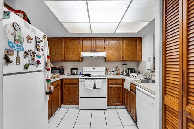 Building Photo - 12239 SW 14th Ln