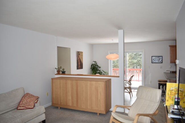 Building Photo - 4 Bed, 2.5 Bath House