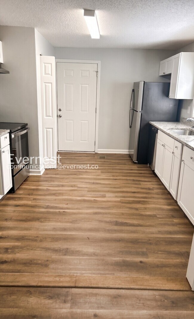 Building Photo - 3-Bed/2-Bath Home/Pet Friendly/Available Soon!
