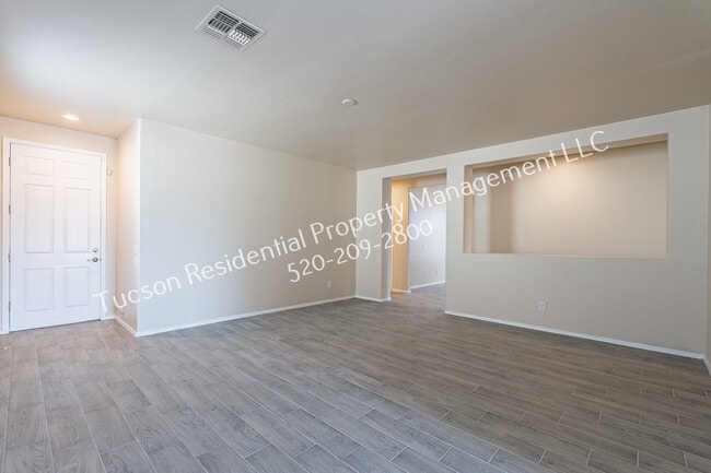 Building Photo - 4923 E Chickweed Dr