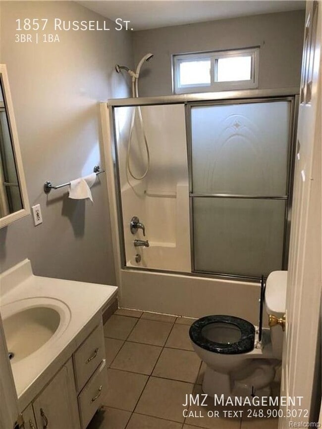 Building Photo - 1857 Russell Ave