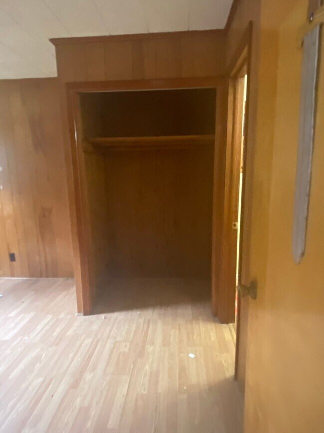 Building Photo - Large 4 Bedroom House On Hwy 105