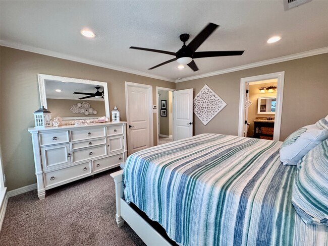 Building Photo - 1177 Sailfish St