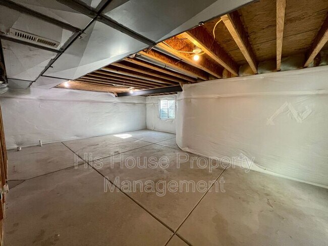 Building Photo - 3218 San Carlo Ave