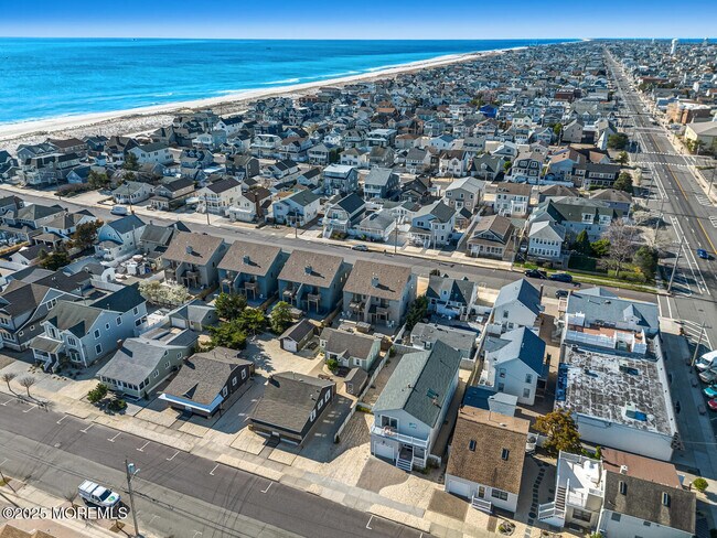 Building Photo - 21 Brown Ave