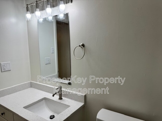 Building Photo - 3021 Emory St