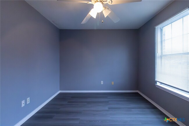 Building Photo - 3409 Toledo Dr