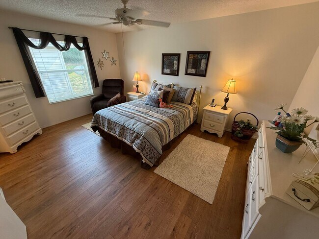 Building Photo - Charming SEASONAL 2+2 Villa in the Village of Sabal Chase