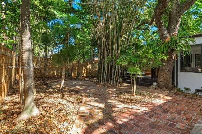 Building Photo - 751 NE 80th St