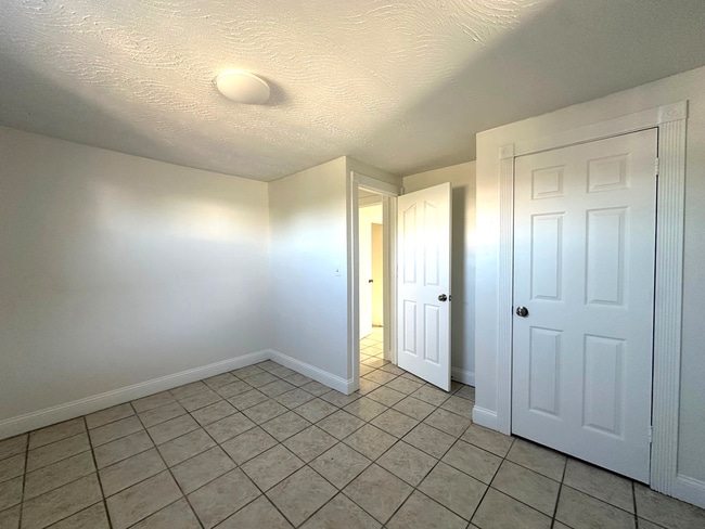 Building Photo - Walk to the beach!