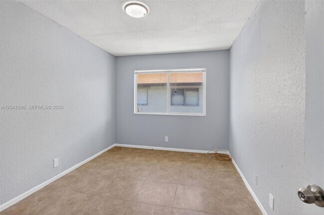 Building Photo - 2107 Catherine Dr