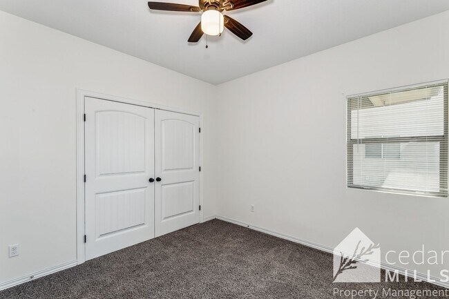 Building Photo - Stunning Townhome in East Wichita-This is a Must See!