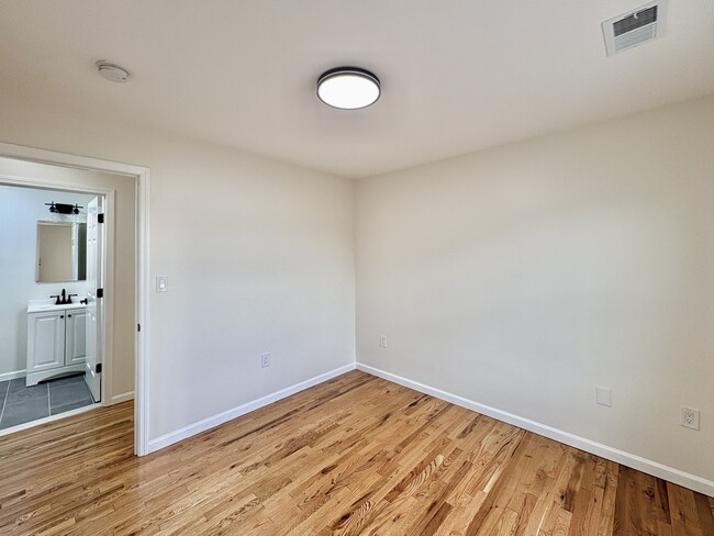 Building Photo - 156 Ridgewood Ave