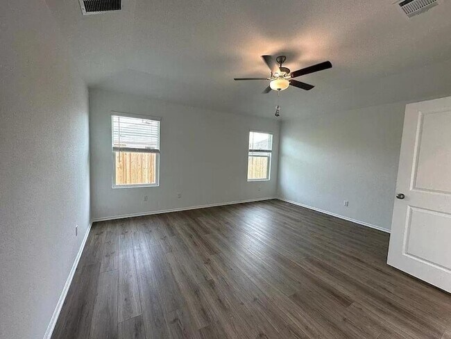 Building Photo - 196 Otter Rd