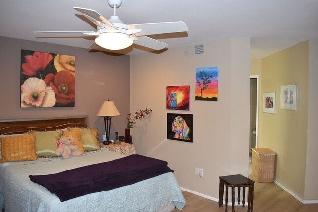 Building Photo - 2 Bedroom 2 Bath Single Story Golf Course ...