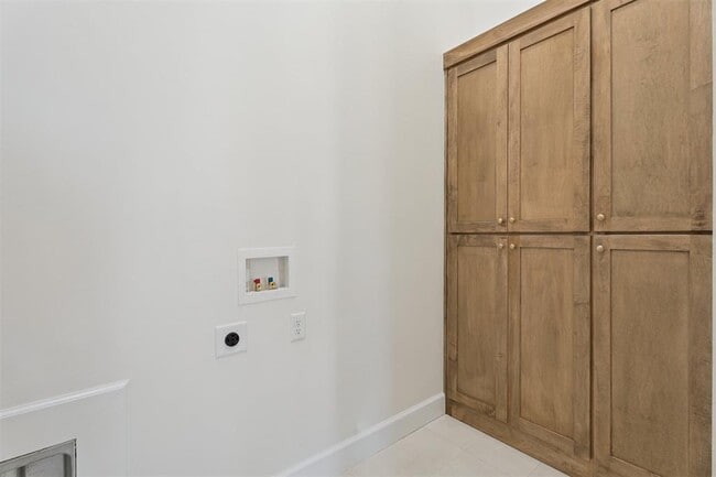 Building Photo - 18817 Selah Wy