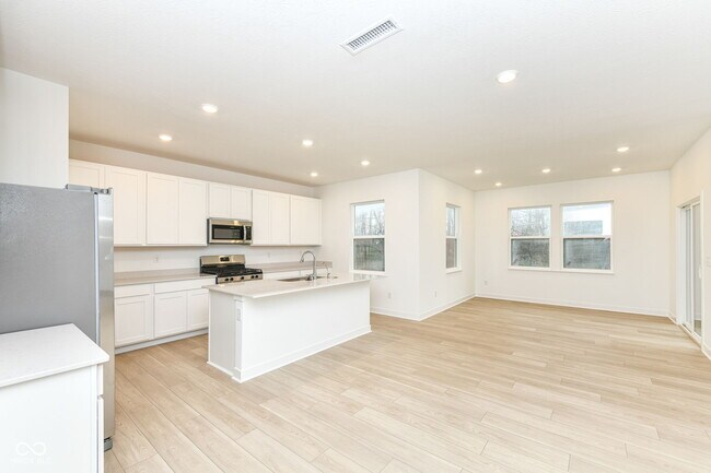 Building Photo - 16946 Daly Dr