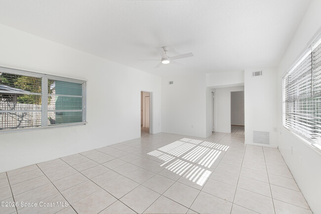 Building Photo - 206 4th Ave