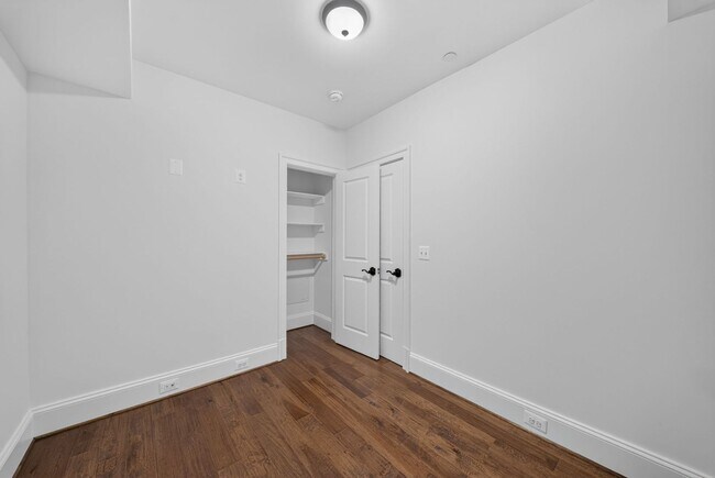 Building Photo - Bright Adams Morgan Condo with Den, Two Full Baths & In-Unit Laundry