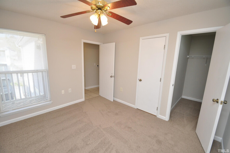 Building Photo - Room in Condo on Crab Orchard Dr