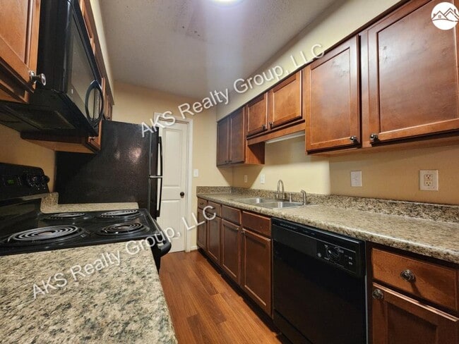 Building Photo - 1108 Chapel Creek Dr