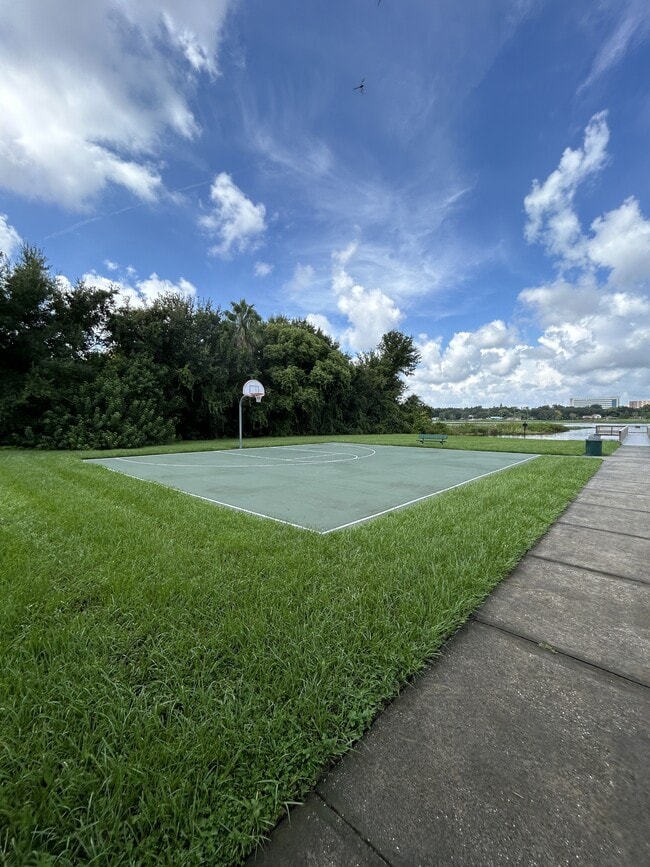 Building Photo - 1083 Oak Hammock