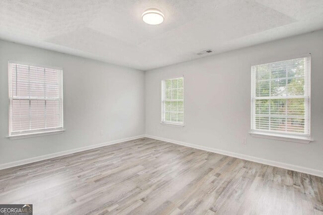 Building Photo - 2470 Stonegate Dr