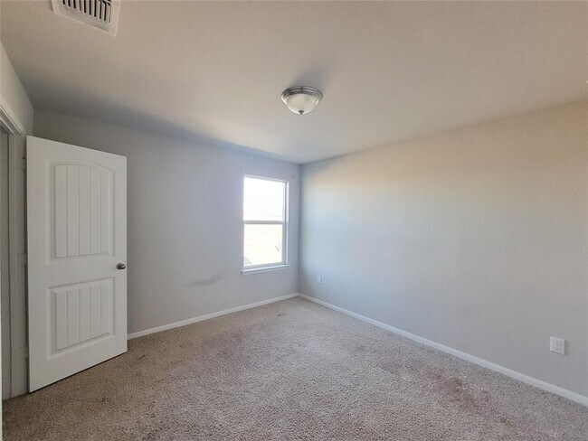 Building Photo - 13925 Heywood Dr