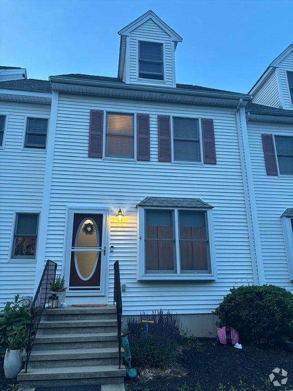 Building Photo - 955 Pleasant St