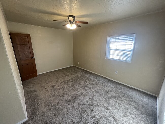 Master Bedroom - 1001 Farley St