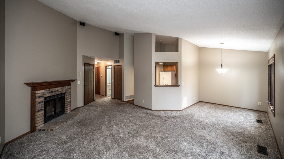 Vaulted ceiling - 3589 Blue Jay Way