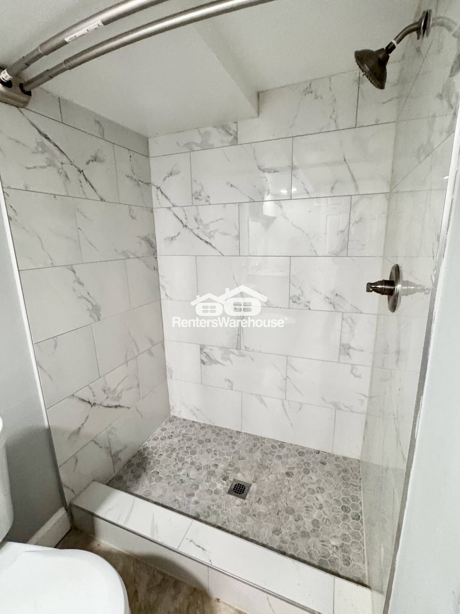 Building Photo - 627 S Curley St