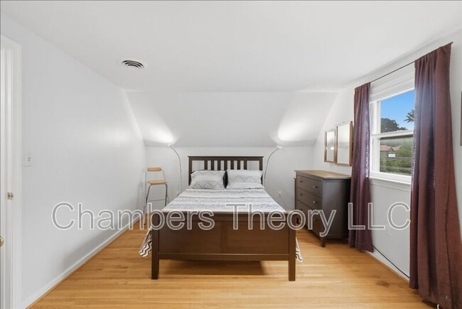 Building Photo - 912 N Lexington St