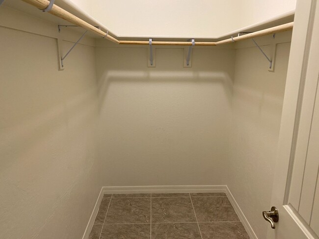 Building Photo - 2 Bedroom in a Gated Community
