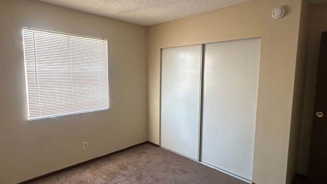 Building Photo - Beautiful & upscale 2 bedroom 2 bathrooms ...