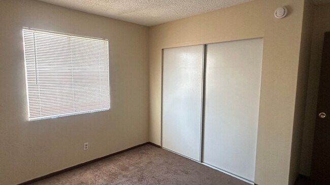 Building Photo - Beautiful & upscale 2 bedroom 2 bathrooms apartment Available for rent !!!  $ 1499