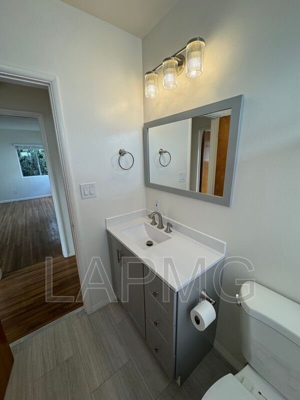 Building Photo - 624 W Riggin St