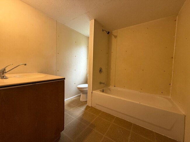 Building Photo - 3 Bedroom Home for Rent