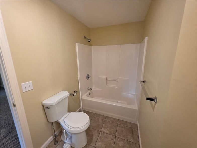 Building Photo - 2226 Cranston St