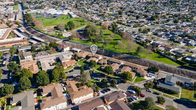 Building Photo - RIDGEWAY