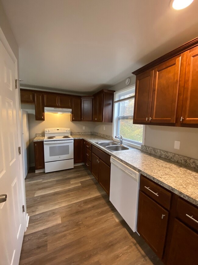 Building Photo - 571 Grayton Rd