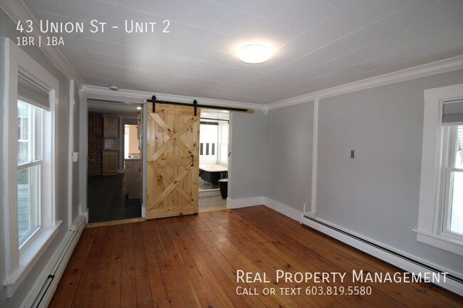 Building Photo - Updated  1 Bedroom Close to Downtown Ports...