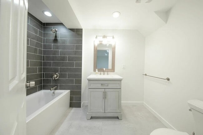 Building Photo - 3bd/2ba Seattle Home