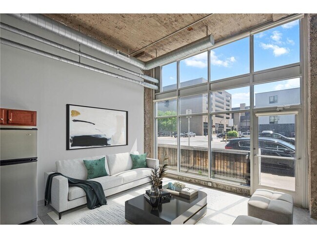 Building Photo - 521 S 7th St